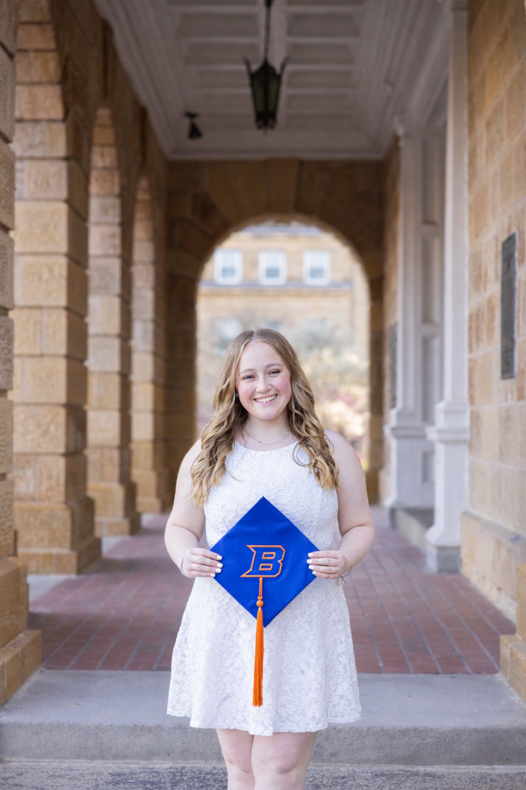 Explore Boise State University graduation photos, best locations, outfit tips, and how to book your BSU graduation photographer session.